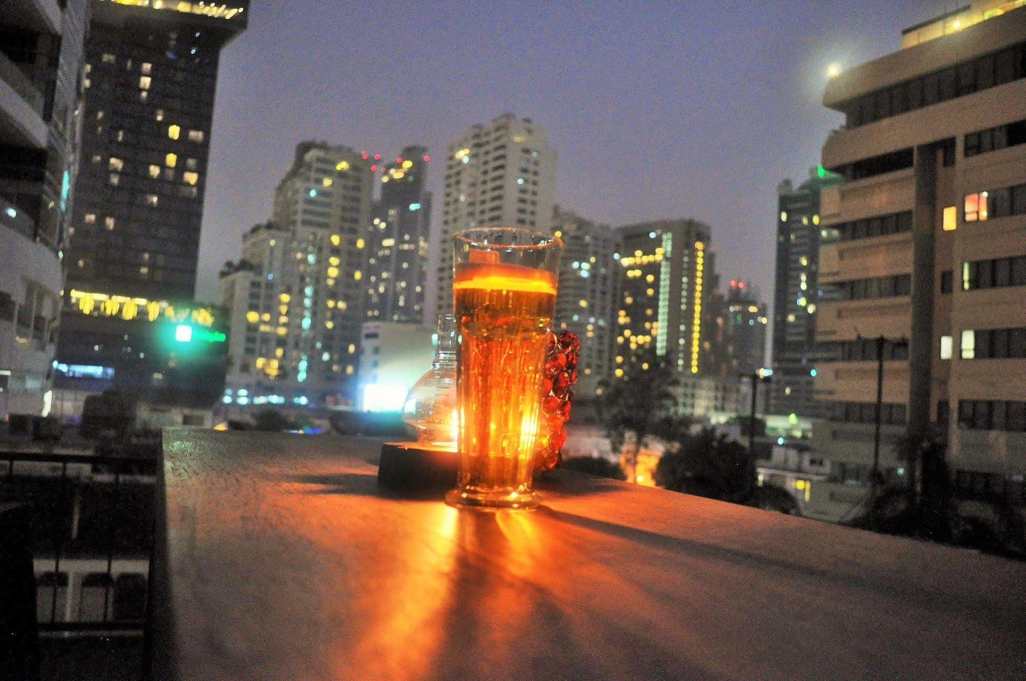 Seven Hotel Bangkok Buitenkant foto